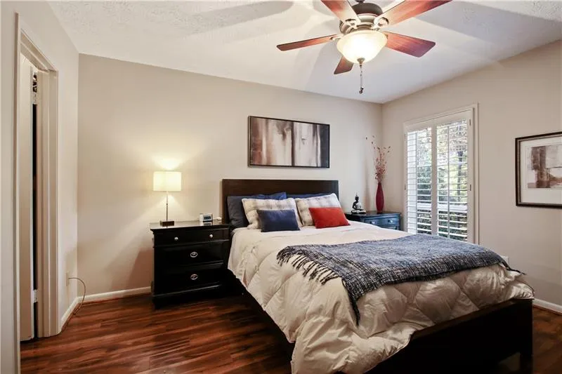 5157 Roswell Road Unit 4, Atlanta, Georgia 30342, 1 Bedroom Bedrooms, ,1 BathroomBathrooms,Residential,Sold,5157 Roswell Road Unit 4,6648663