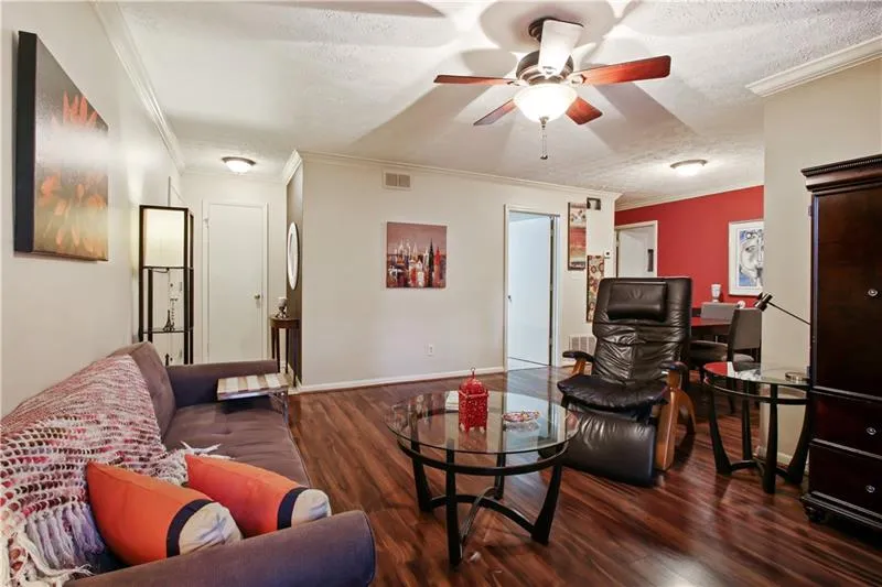 5157 Roswell Road Unit 4, Atlanta, Georgia 30342, 1 Bedroom Bedrooms, ,1 BathroomBathrooms,Residential,Sold,5157 Roswell Road Unit 4,6648663