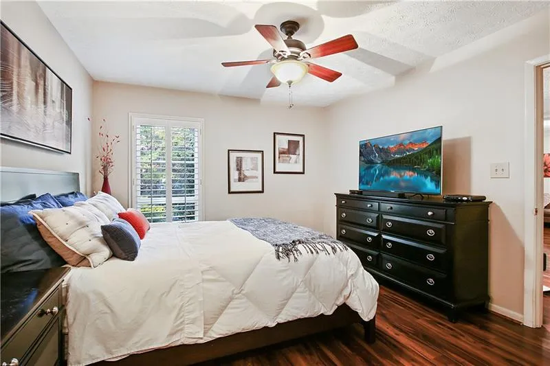 5157 Roswell Road Unit 4, Atlanta, Georgia 30342, 1 Bedroom Bedrooms, ,1 BathroomBathrooms,Residential,Sold,5157 Roswell Road Unit 4,6648663