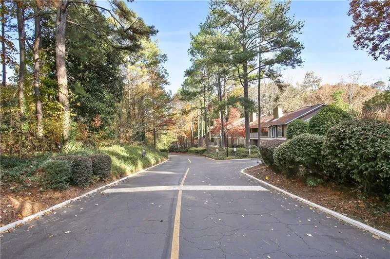 5157 Roswell Road Unit 4, Atlanta, Georgia 30342, 1 Bedroom Bedrooms, ,1 BathroomBathrooms,Residential,Sold,5157 Roswell Road Unit 4,6648663