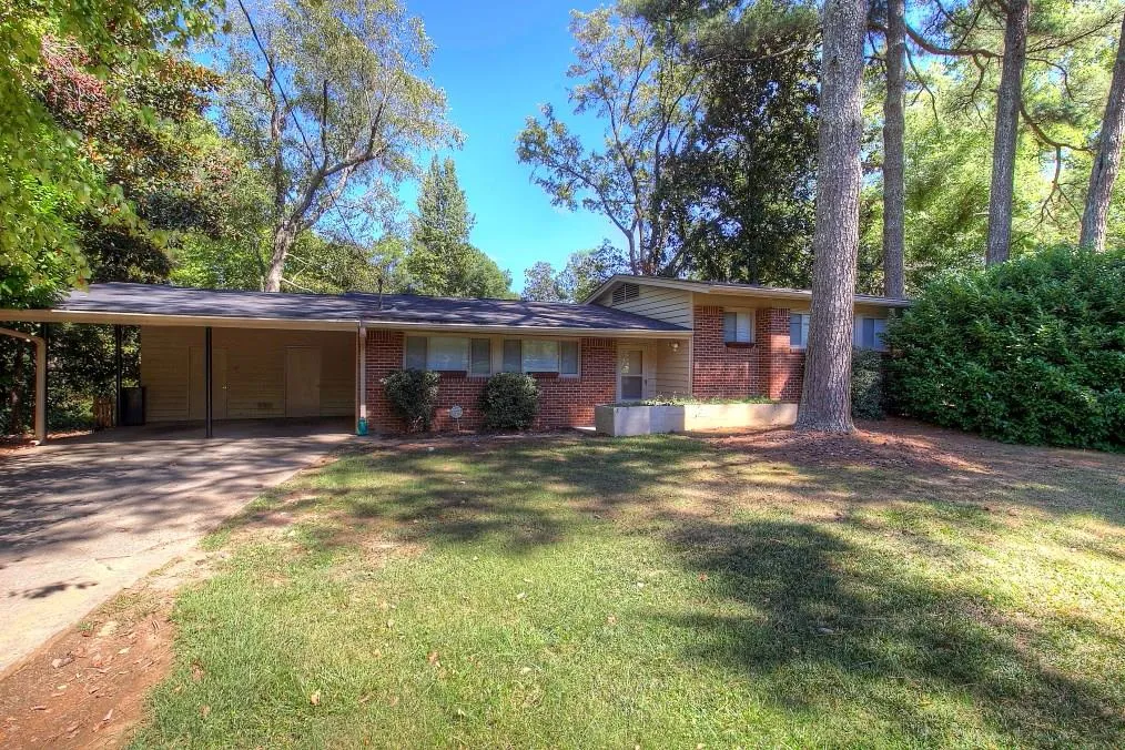 6215 Hunting Creek Road, Atlanta, Georgia 30328, 3 Bedrooms Bedrooms, ,2 BathroomsBathrooms,Residential,Sold,6215 Hunting Creek Road,5752718