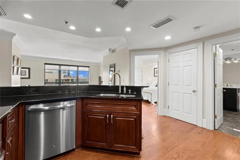 3481 Lakeside Drive Ne Unit P203, Atlanta, Georgia 30326, 2 Bedrooms Bedrooms, ,2 BathroomsBathrooms,Residential,For Sale,3481 Lakeside Drive Ne Unit P203,7623429