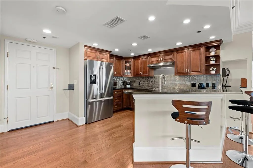 3481 Lakeside Drive Ne Unit P203, Atlanta, Georgia 30326, 2 Bedrooms Bedrooms, ,2 BathroomsBathrooms,Residential,For Sale,3481 Lakeside Drive Ne Unit P203,7623429