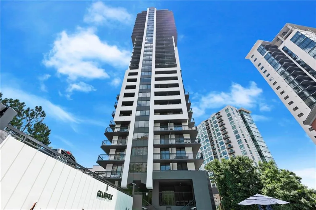 3481 Lakeside Drive Ne Unit P203, Atlanta, Georgia 30326, 2 Bedrooms Bedrooms, ,2 BathroomsBathrooms,Residential,For Sale,3481 Lakeside Drive Ne Unit P203,7623429