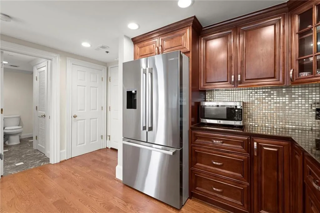 3481 Lakeside Drive Ne Unit P203, Atlanta, Georgia 30326, 2 Bedrooms Bedrooms, ,2 BathroomsBathrooms,Residential,For Sale,3481 Lakeside Drive Ne Unit P203,7623429