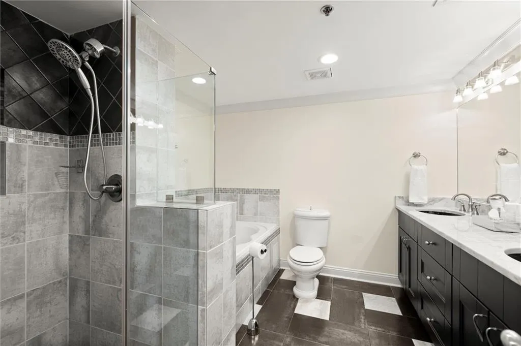 3481 Lakeside Drive Ne Unit P203, Atlanta, Georgia 30326, 2 Bedrooms Bedrooms, ,2 BathroomsBathrooms,Residential,For Sale,3481 Lakeside Drive Ne Unit P203,7623429