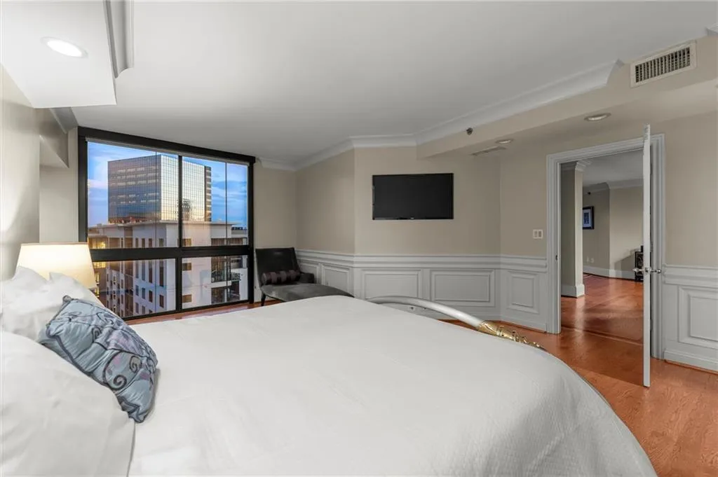 3481 Lakeside Drive Ne Unit P203, Atlanta, Georgia 30326, 2 Bedrooms Bedrooms, ,2 BathroomsBathrooms,Residential,For Sale,3481 Lakeside Drive Ne Unit P203,7623429