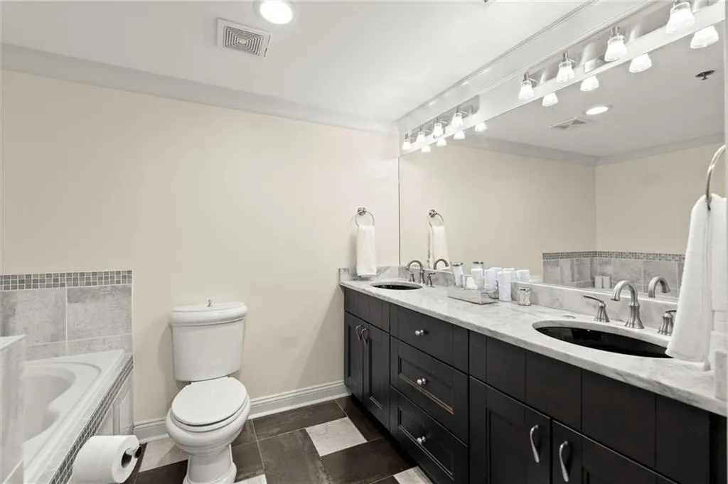 3481 Lakeside Drive Ne Unit P203, Atlanta, Georgia 30326, 2 Bedrooms Bedrooms, ,2 BathroomsBathrooms,Residential,For Sale,3481 Lakeside Drive Ne Unit P203,7623429