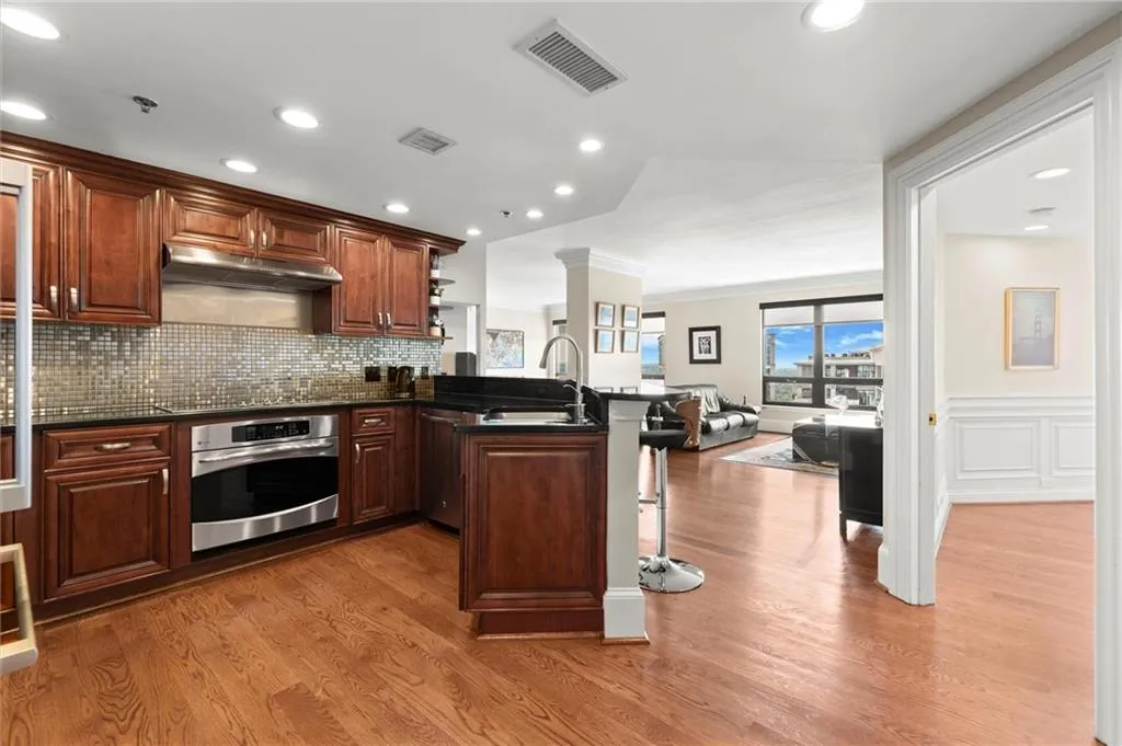 3481 Lakeside Drive Ne Unit P203, Atlanta, Georgia 30326, 2 Bedrooms Bedrooms, ,2 BathroomsBathrooms,Residential,For Sale,3481 Lakeside Drive Ne Unit P203,7623429