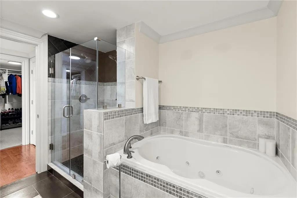 3481 Lakeside Drive Ne Unit P203, Atlanta, Georgia 30326, 2 Bedrooms Bedrooms, ,2 BathroomsBathrooms,Residential,For Sale,3481 Lakeside Drive Ne Unit P203,7623429