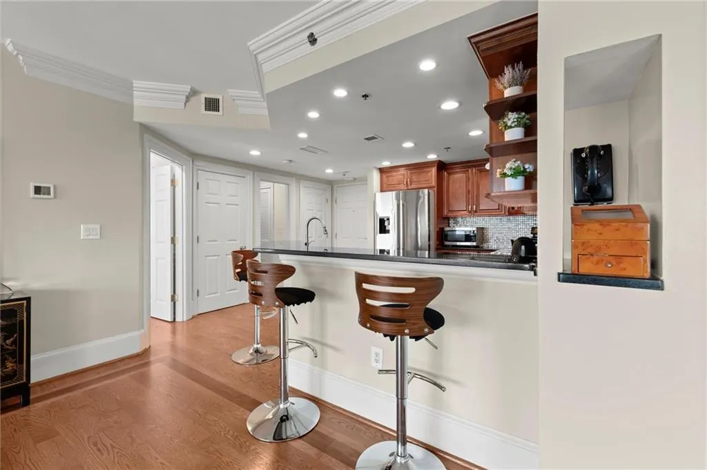 3481 Lakeside Drive Ne Unit P203, Atlanta, Georgia 30326, 2 Bedrooms Bedrooms, ,2 BathroomsBathrooms,Residential,For Sale,3481 Lakeside Drive Ne Unit P203,7623429