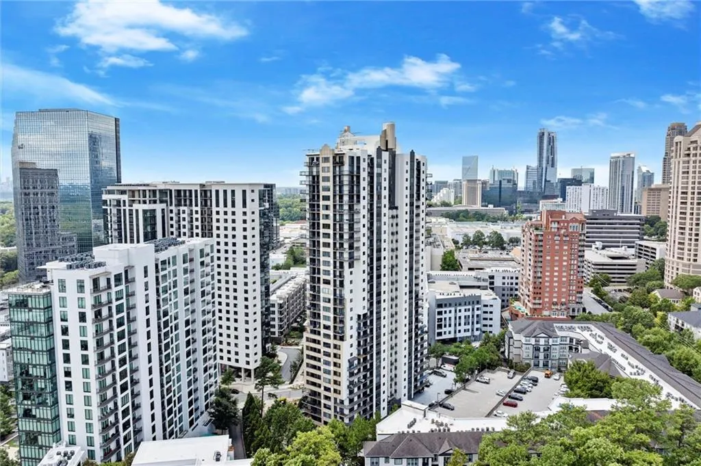 3481 Lakeside Drive Ne Unit P203, Atlanta, Georgia 30326, 2 Bedrooms Bedrooms, ,2 BathroomsBathrooms,Residential,For Sale,3481 Lakeside Drive Ne Unit P203,7623429