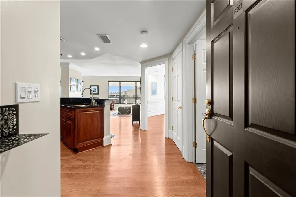 3481 Lakeside Drive Ne Unit P203, Atlanta, Georgia 30326, 2 Bedrooms Bedrooms, ,2 BathroomsBathrooms,Residential,For Sale,3481 Lakeside Drive Ne Unit P203,7623429