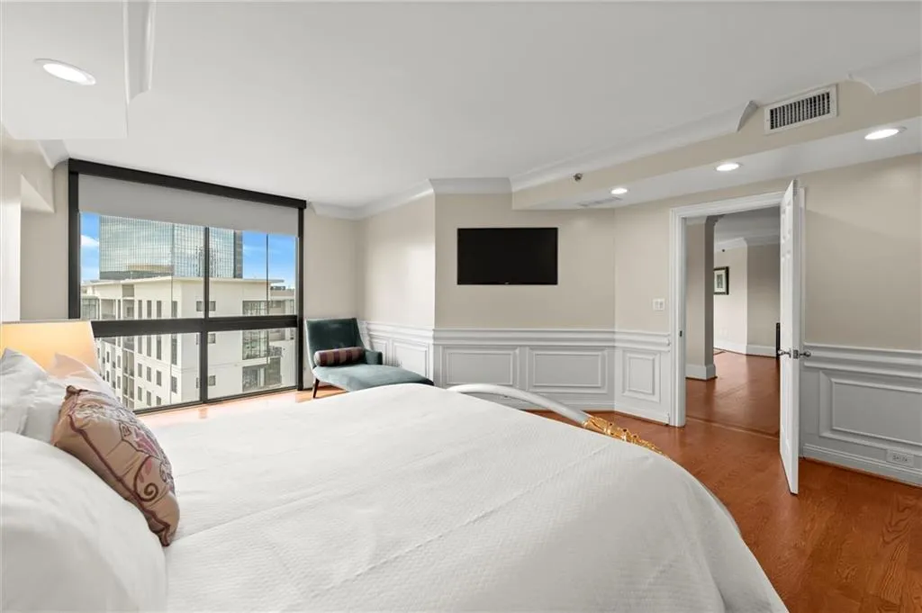 3481 Lakeside Drive Ne Unit P203, Atlanta, Georgia 30326, 2 Bedrooms Bedrooms, ,2 BathroomsBathrooms,Residential,For Sale,3481 Lakeside Drive Ne Unit P203,7623429