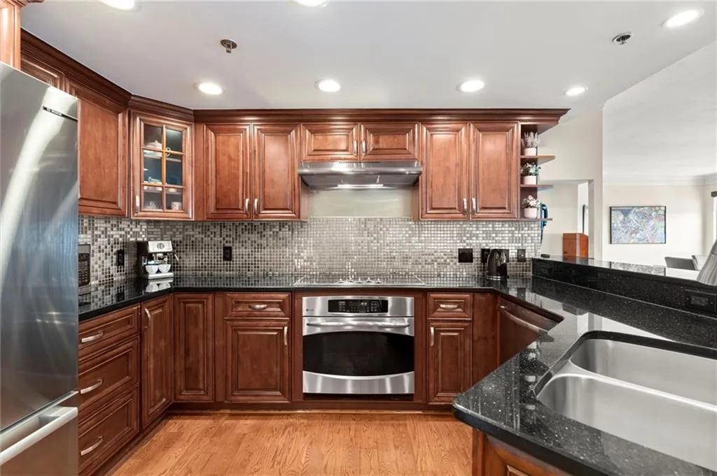 3481 Lakeside Drive Ne Unit P203, Atlanta, Georgia 30326, 2 Bedrooms Bedrooms, ,2 BathroomsBathrooms,Residential,For Sale,3481 Lakeside Drive Ne Unit P203,7623429