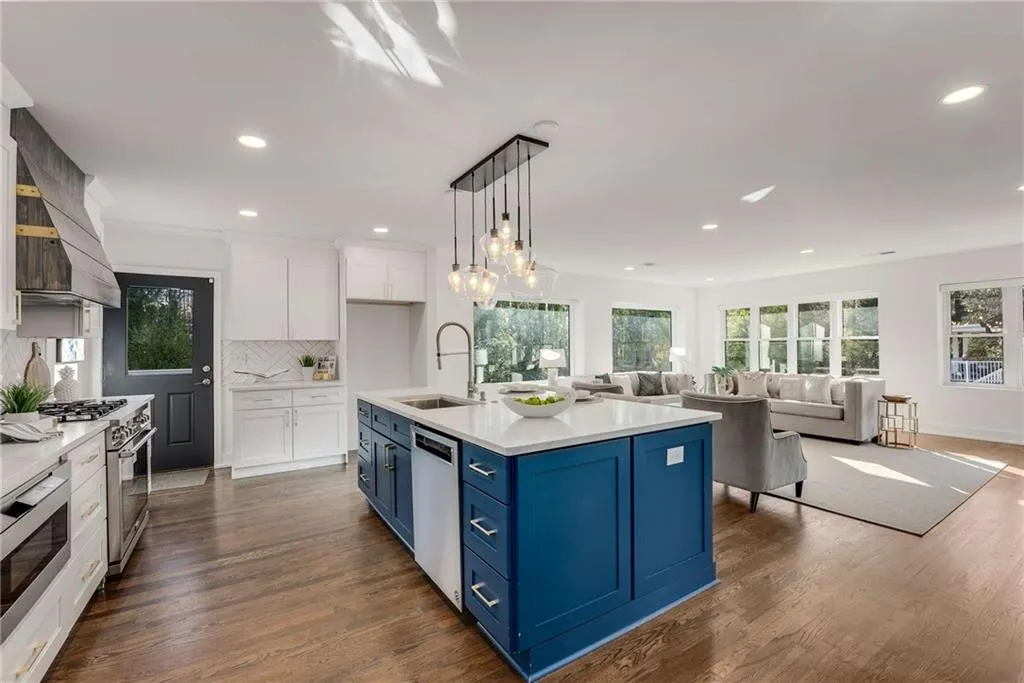 705 Glenforest Road, Atlanta, Georgia 30328, 4 Bedrooms Bedrooms, ,3 BathroomsBathrooms,Residential,Sold,705 Glenforest Road,7503397