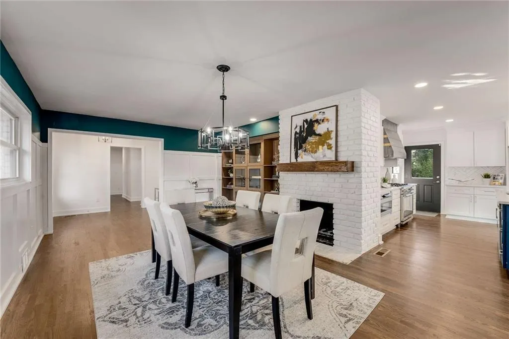 705 Glenforest Road, Atlanta, Georgia 30328, 4 Bedrooms Bedrooms, ,3 BathroomsBathrooms,Residential,Sold,705 Glenforest Road,7503397