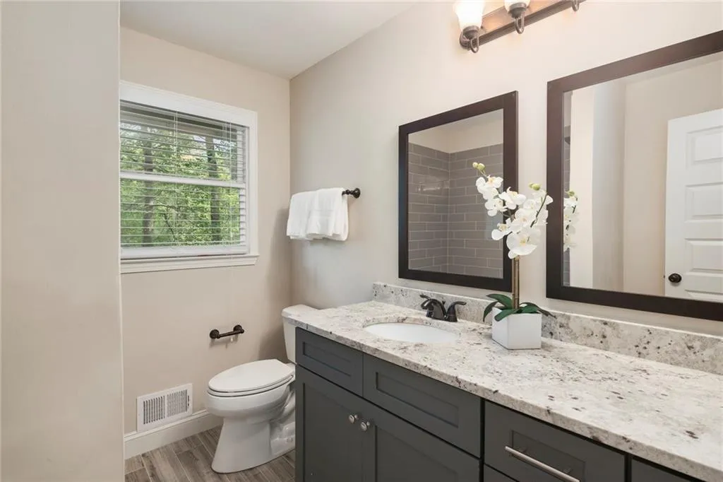 780 Starlight Lane, Sandy Springs, Georgia 30342, 5 Bedrooms Bedrooms, ,3 BathroomsBathrooms,Residential,Sold,780 Starlight Lane,6701758