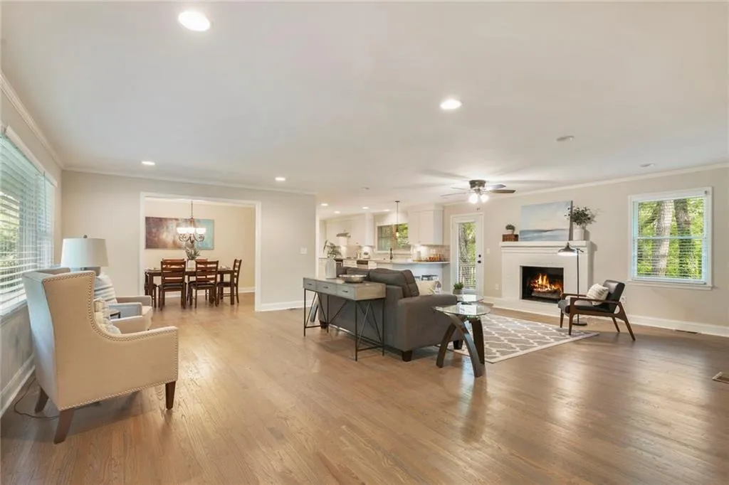 780 Starlight Lane, Sandy Springs, Georgia 30342, 5 Bedrooms Bedrooms, ,3 BathroomsBathrooms,Residential,Sold,780 Starlight Lane,6701758