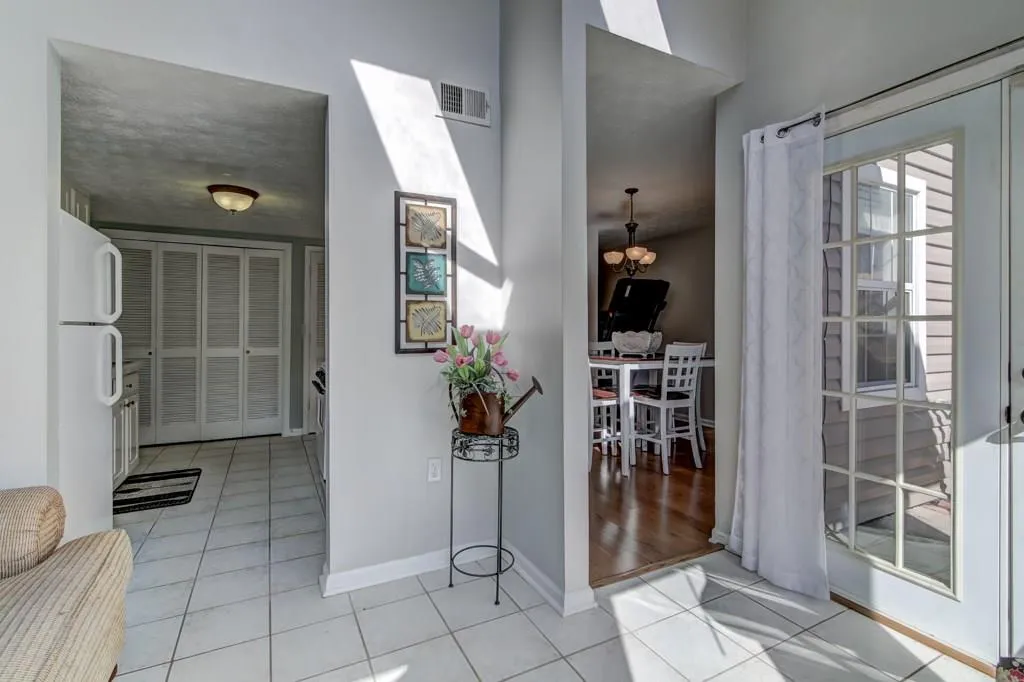 7750 Roswell Road Unit 5h, Sandy Springs, Georgia 30350, 2 Bedrooms Bedrooms, ,1 BathroomBathrooms,Residential,Sold,7750 Roswell Road Unit 5h,5965489