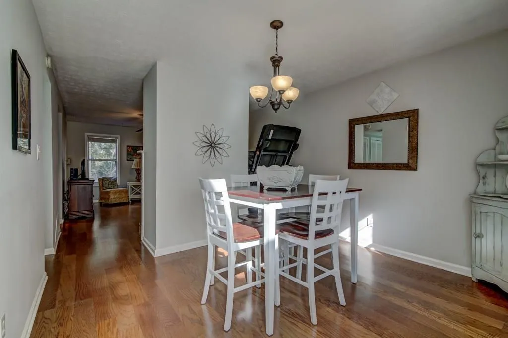 7750 Roswell Road Unit 5h, Sandy Springs, Georgia 30350, 2 Bedrooms Bedrooms, ,1 BathroomBathrooms,Residential,Sold,7750 Roswell Road Unit 5h,5965489