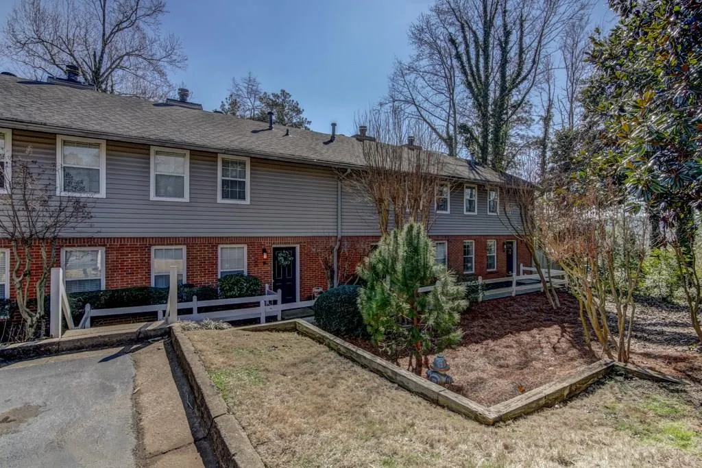 7750 Roswell Road Unit 5h, Sandy Springs, Georgia 30350, 2 Bedrooms Bedrooms, ,1 BathroomBathrooms,Residential,Sold,7750 Roswell Road Unit 5h,5965489