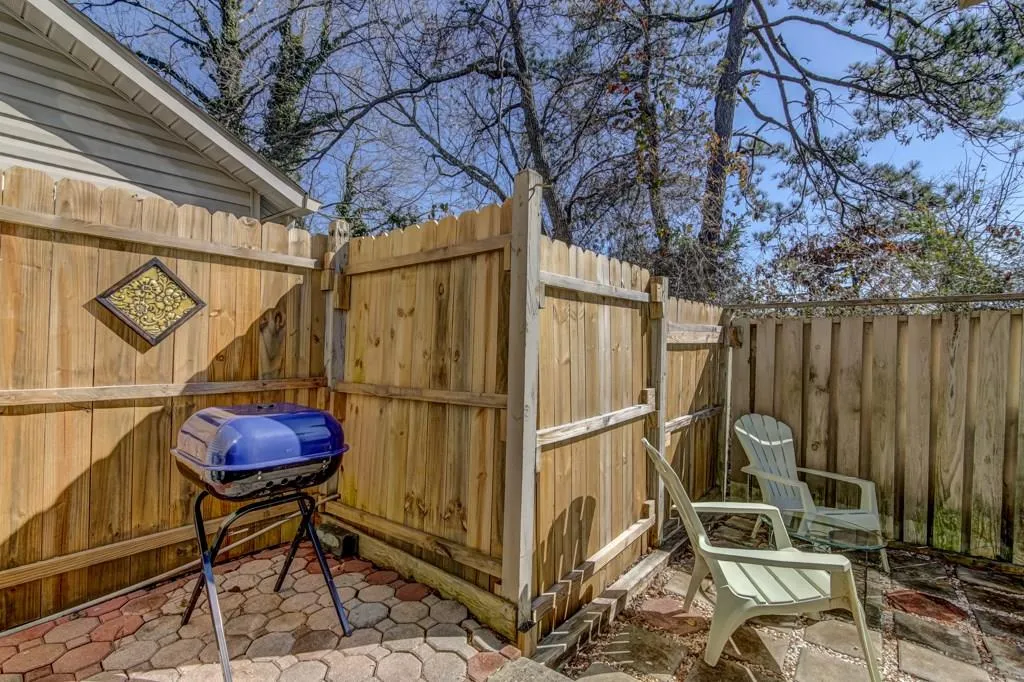 7750 Roswell Road Unit 5h, Sandy Springs, Georgia 30350, 2 Bedrooms Bedrooms, ,1 BathroomBathrooms,Residential,Sold,7750 Roswell Road Unit 5h,5965489