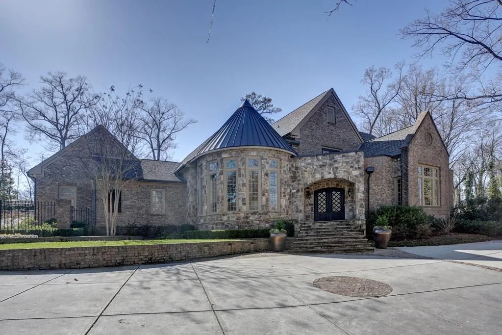 347 Tall Oaks Drive, Atlanta, Georgia 30342, 6 Bedrooms Bedrooms, ,7 BathroomsBathrooms,Residential,Sold,347 Tall Oaks Drive,5805454