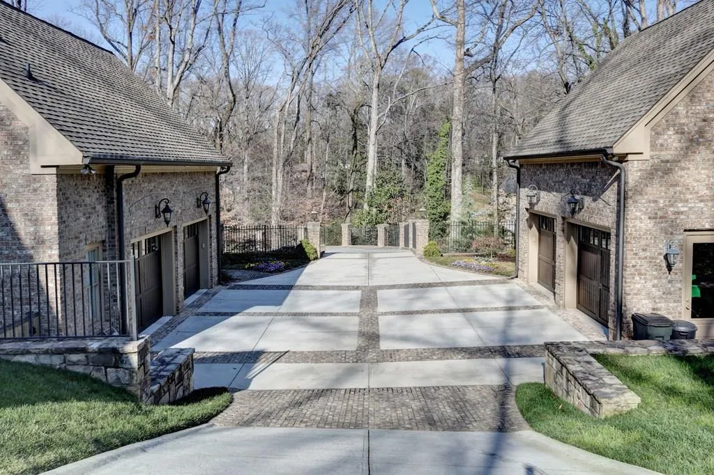 347 Tall Oaks Drive, Atlanta, Georgia 30342, 6 Bedrooms Bedrooms, ,7 BathroomsBathrooms,Residential,Sold,347 Tall Oaks Drive,5805454