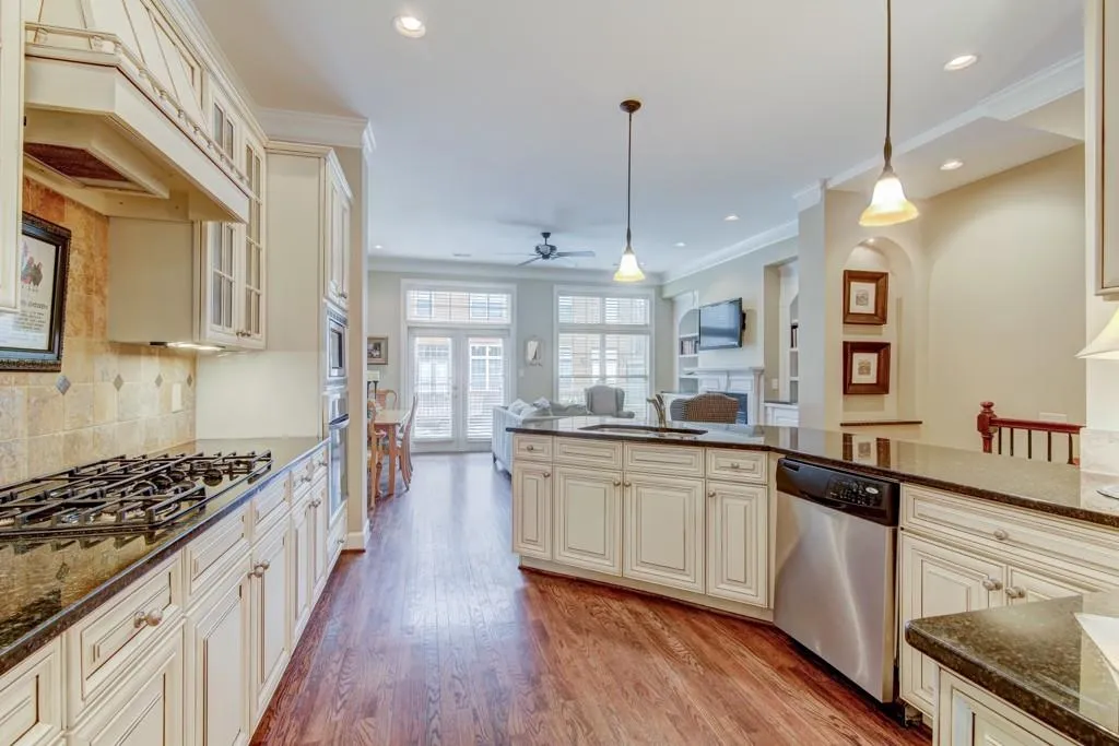 905 Telfair Close, Sandy Springs, Georgia 30350, 3 Bedrooms Bedrooms, ,3 BathroomsBathrooms,Residential,Sold,905 Telfair Close,6505832
