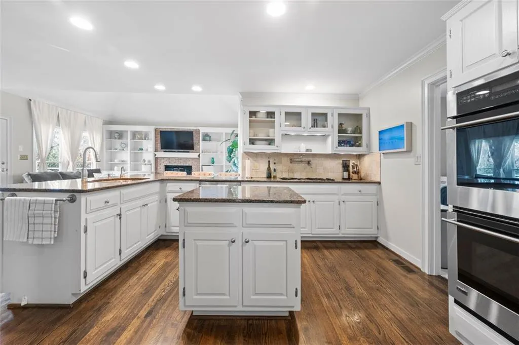 White Kitchen