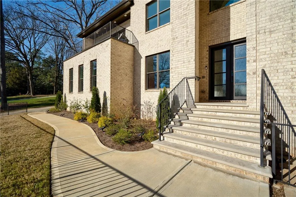 174 Mystic Place, Atlanta, Georgia 30342, 5 Bedrooms Bedrooms, ,4 BathroomsBathrooms,Residential,Sold,174 Mystic Place,6124369