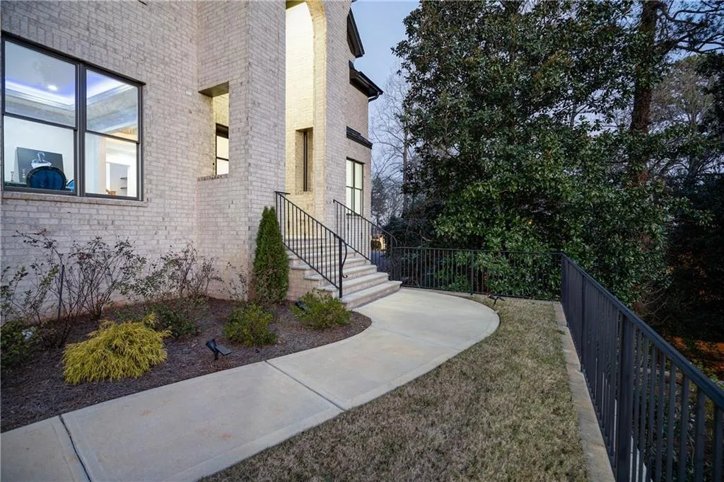 174 Mystic Place, Atlanta, Georgia 30342, 5 Bedrooms Bedrooms, ,4 BathroomsBathrooms,Residential,Sold,174 Mystic Place,6124369