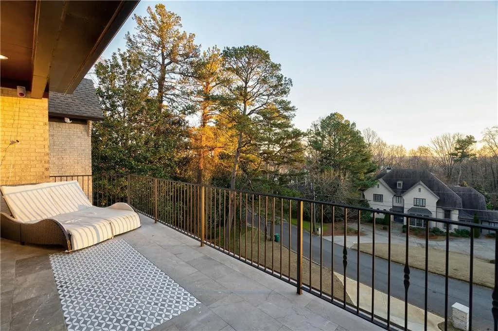 174 Mystic Place, Atlanta, Georgia 30342, 5 Bedrooms Bedrooms, ,4 BathroomsBathrooms,Residential,Sold,174 Mystic Place,6124369