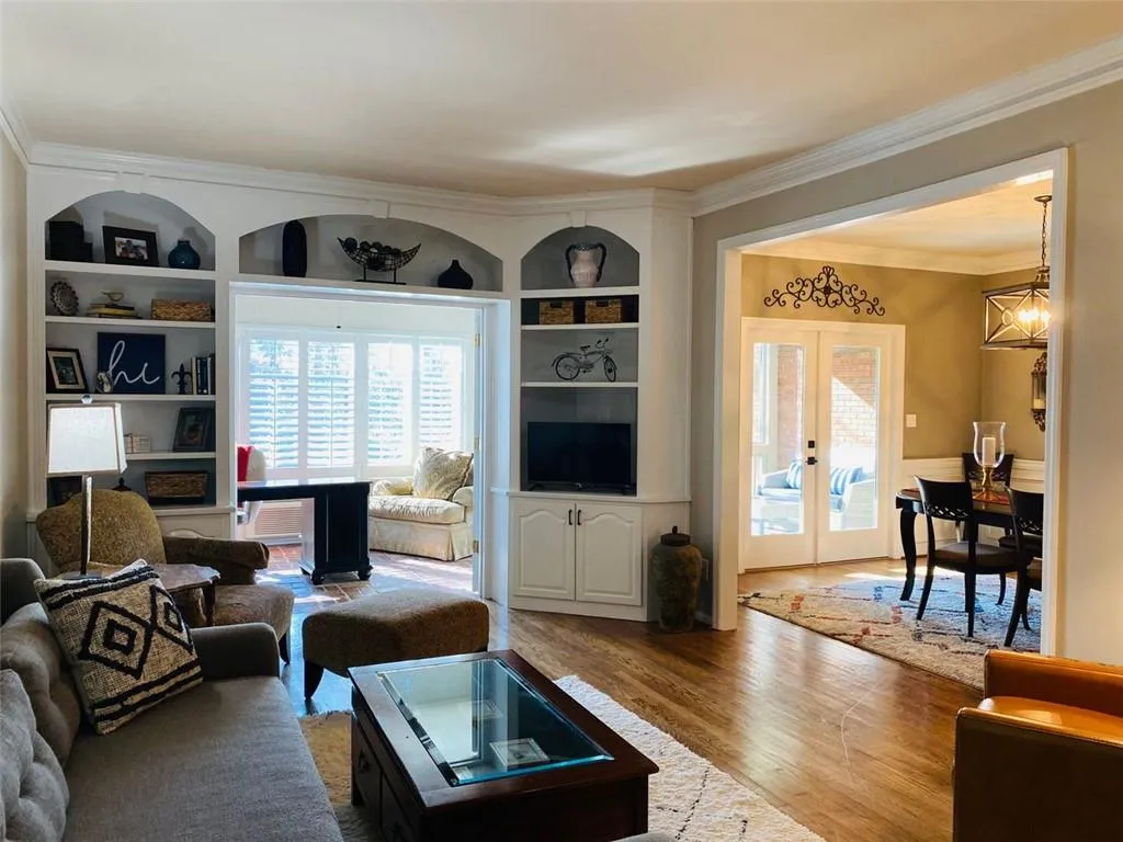 5227 Glenridge Drive Ne, Atlanta, Georgia 30342, 3 Bedrooms Bedrooms, ,3 BathroomsBathrooms,Residential,Sold,5227 Glenridge Drive Ne,7019945