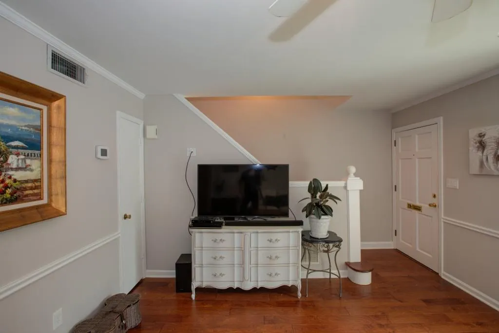 136 Peachtree Memorial Drive Unit Md2, Atlanta, Georgia 30309, 2 Bedrooms Bedrooms, ,1 BathroomBathrooms,Residential,Sold,136 Peachtree Memorial Drive Unit Md2,6023798