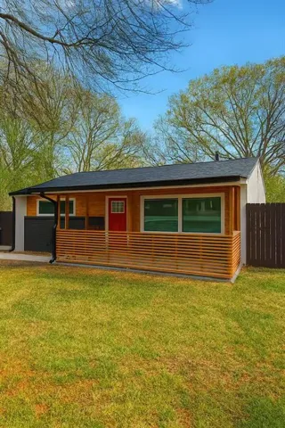 View of front of house featuring a porch