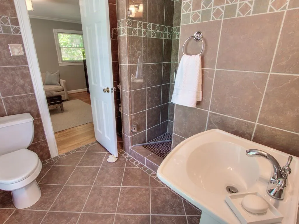 5950 Riverwood Drive, Sandy Springs, Georgia 30328, 5 Bedrooms Bedrooms, ,4 BathroomsBathrooms,Residential,Sold,5950 Riverwood Drive,5880392