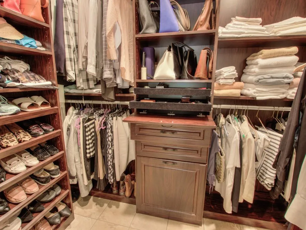 5950 Riverwood Drive, Sandy Springs, Georgia 30328, 5 Bedrooms Bedrooms, ,4 BathroomsBathrooms,Residential,Sold,5950 Riverwood Drive,5880392