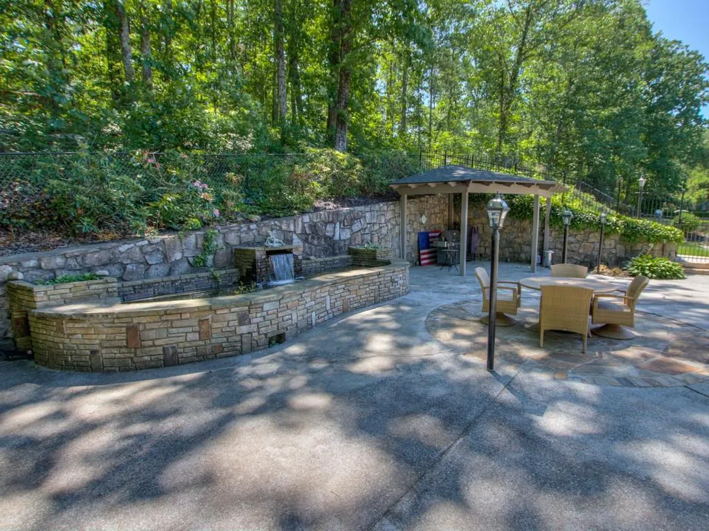 5950 Riverwood Drive, Sandy Springs, Georgia 30328, 5 Bedrooms Bedrooms, ,4 BathroomsBathrooms,Residential,Sold,5950 Riverwood Drive,5880392