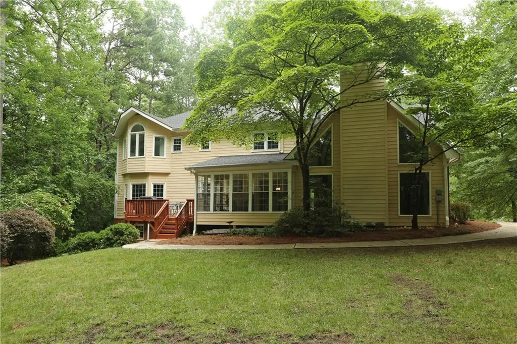 1035 Riverside Trace, Sandy Springs, Georgia 30328, 4 Bedrooms Bedrooms, ,3 BathroomsBathrooms,Residential,Sold,1035 Riverside Trace,5868759