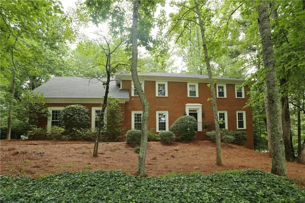 1035 Riverside Trace, Sandy Springs, Georgia 30328, 4 Bedrooms Bedrooms, ,3 BathroomsBathrooms,Residential,Sold,1035 Riverside Trace,5868759
