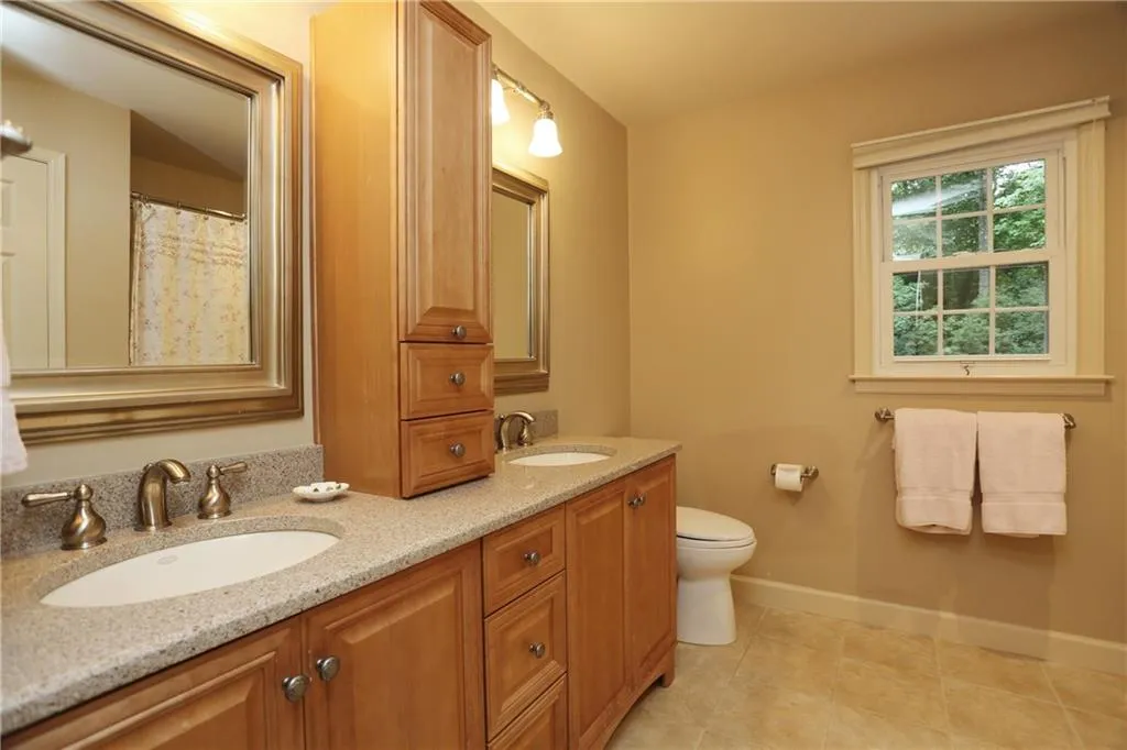 1035 Riverside Trace, Sandy Springs, Georgia 30328, 4 Bedrooms Bedrooms, ,3 BathroomsBathrooms,Residential,Sold,1035 Riverside Trace,5868759