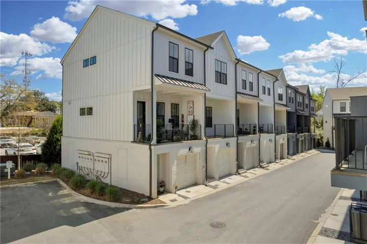152 Chestnut Circle, Atlanta, Georgia 30342