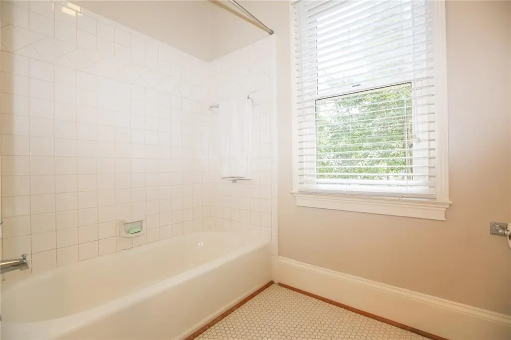 105 Grogans Landing, Sandy Springs, Georgia 30350, 5 Bedrooms Bedrooms, ,4 BathroomsBathrooms,Residential,Sold,105 Grogans Landing,5893681