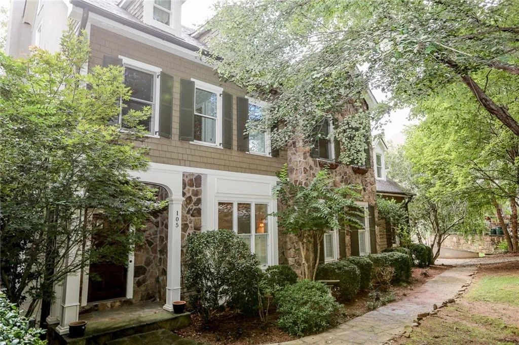 105 Grogans Landing, Sandy Springs, Georgia 30350, 5 Bedrooms Bedrooms, ,4 BathroomsBathrooms,Residential,Sold,105 Grogans Landing,5893681
