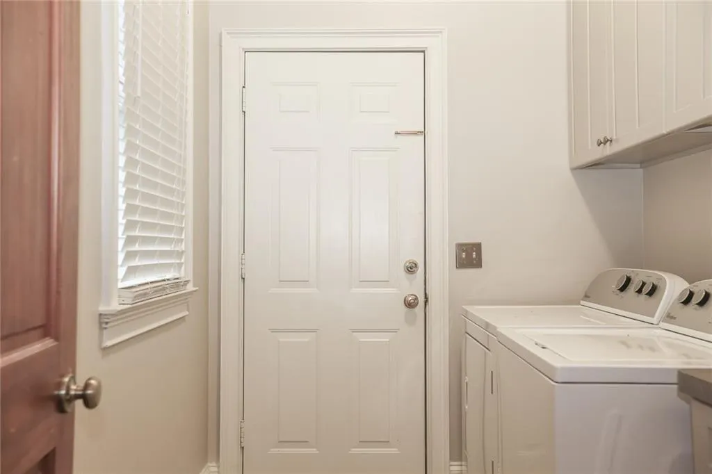 105 Grogans Landing, Sandy Springs, Georgia 30350, 5 Bedrooms Bedrooms, ,4 BathroomsBathrooms,Residential,Sold,105 Grogans Landing,5893681