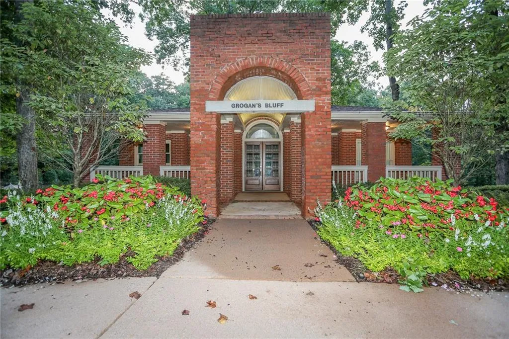 105 Grogans Landing, Sandy Springs, Georgia 30350, 5 Bedrooms Bedrooms, ,4 BathroomsBathrooms,Residential,Sold,105 Grogans Landing,5893681