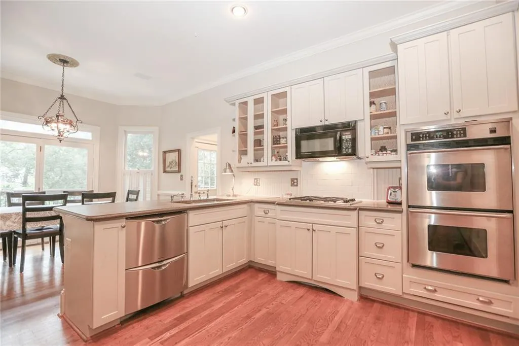 105 Grogans Landing, Sandy Springs, Georgia 30350, 5 Bedrooms Bedrooms, ,4 BathroomsBathrooms,Residential,Sold,105 Grogans Landing,5893681