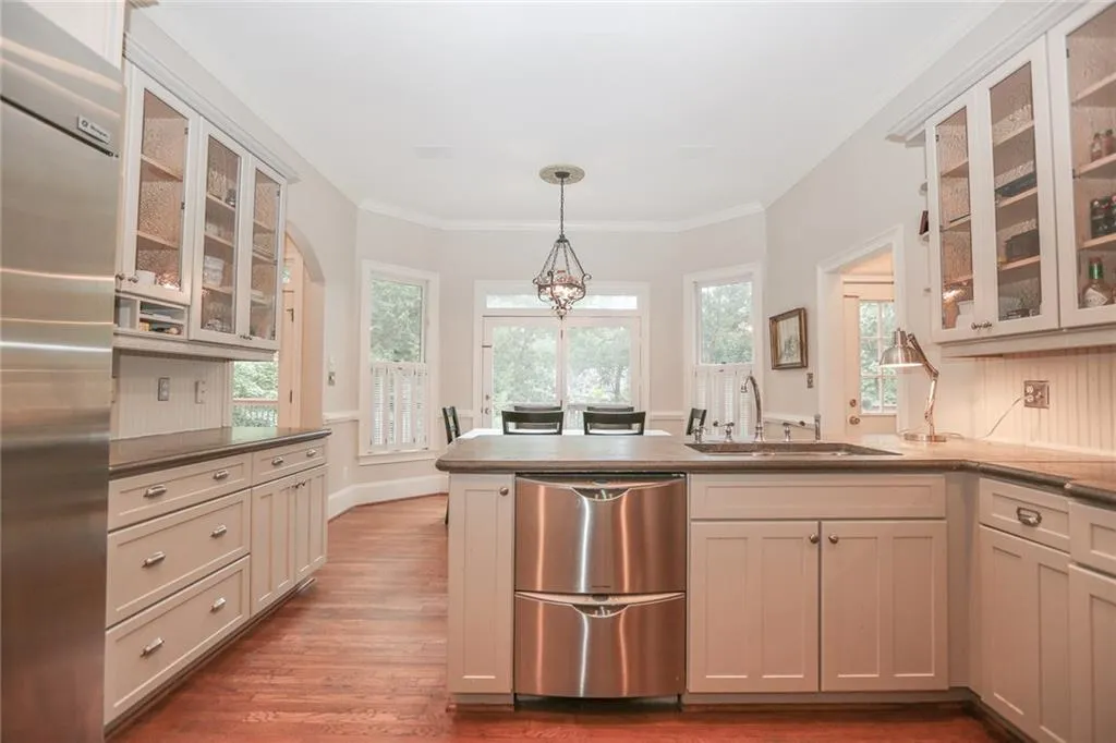 105 Grogans Landing, Sandy Springs, Georgia 30350, 5 Bedrooms Bedrooms, ,4 BathroomsBathrooms,Residential,Sold,105 Grogans Landing,5893681